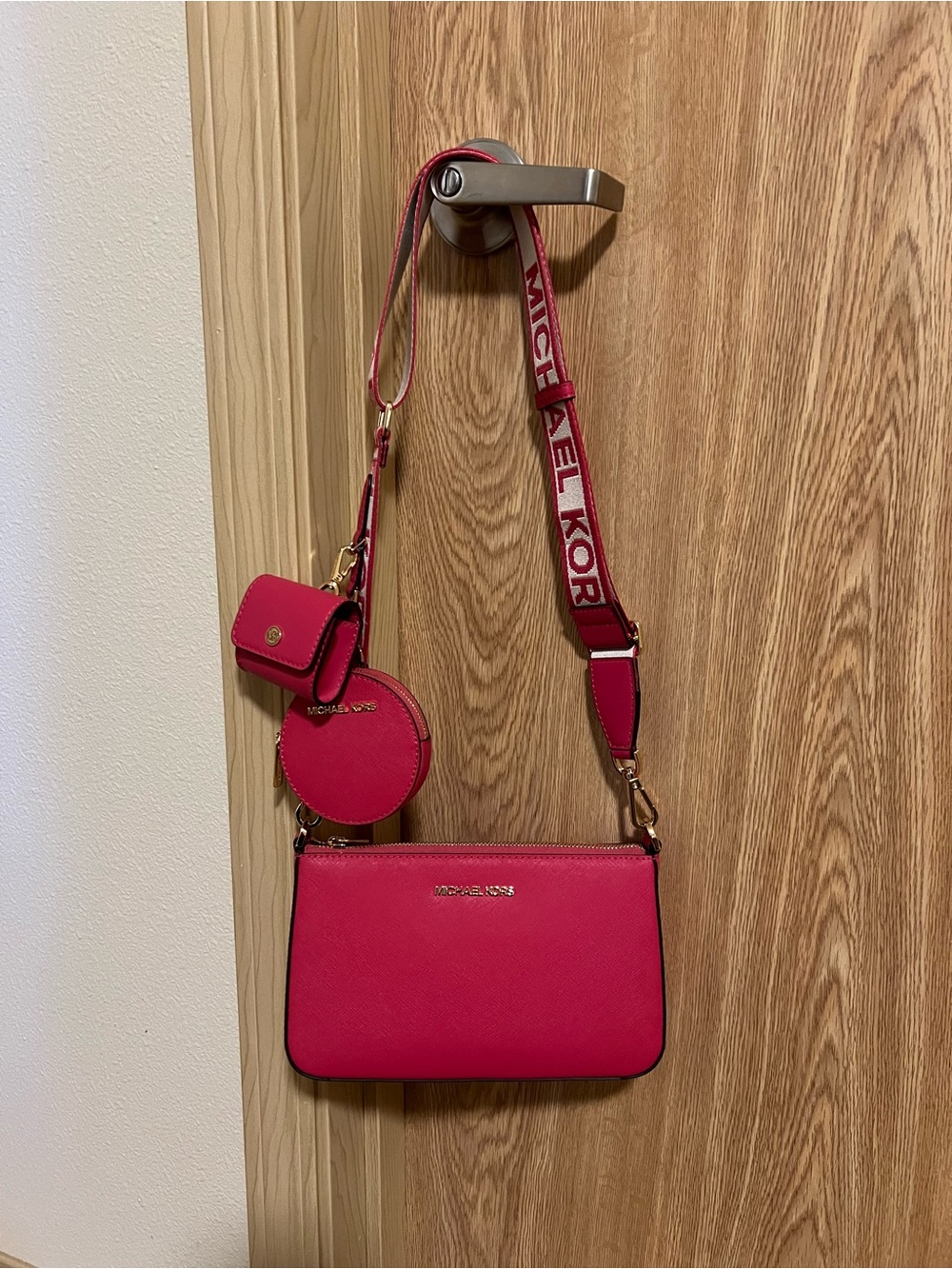 Michael Kors Jet Set Crossbody Bag with Case for Apple Airpods Pro®